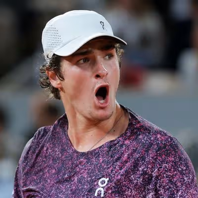 João Fonseca conquista o coração dos franceses em Roland Garros, quase 3 décadas após Guga