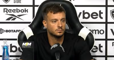 Anselmi desabafa após derrota do Botafogo para o Flamengo: ‘Sou burro porque perdemos’