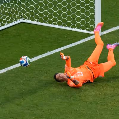 Muslera desabafa após nova falha em Copas do Mundo: “Essa é a natureza da posição”