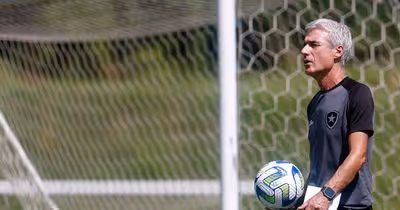 Luis Castro diz ‘sim’ ao Grêmio e deve voltar ao Brasil dois anos após deixar o Botafogo