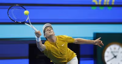 Sinner é eliminado por Mensik e está fora do Aberto de Doha; Alcaraz vai à semifinal