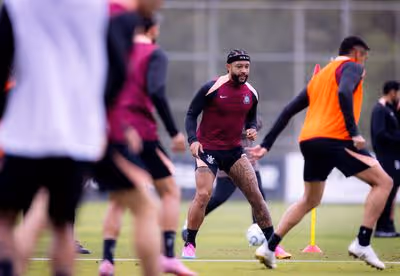 Memphis abre mão de ‘bolada’ para ficar no Corinthians; veja valores