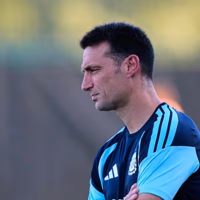 Scaloni faz testes e prepara mudanças na Argentina para encarar a Inglaterra na semi da Copa