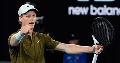 Sinner obtém nona vitória sobre Ben Shelton e encara Djokovic na semi do Australian Open