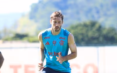 Viña celebra chance no Uruguai diante do pouco espaço no Flamengo: 'Difícil'