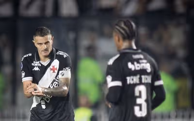 Em período de maior jejum de Vegetti, elenco divide gols no Vasco