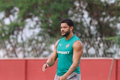 Estreia de Hulk deve ser adiada e ocorrer longe do Maracanã