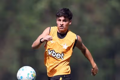 Técnico do Botafogo 'puxa orelha' de meia: 'Tem que fazer mais gols'