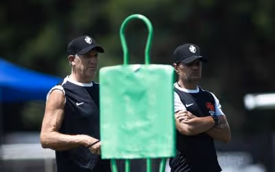 Sem Andrés Gómez pela primeira vez, Renato Gaúcho faz testes e vive dúvida no Vasco