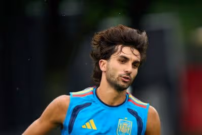 Especulado no PSG, Ferran Torres não se reapresenta pelo Barcelona