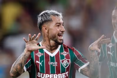 Comentarista rasga elogios a Lucho Acosta: 'Faz jogadas de Maradona'