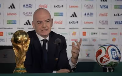 Infantino dá a entender que torceu pela Argentina e se corrige