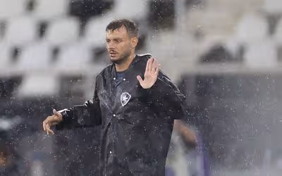 Anselmi explica time reserva do Botafogo e constata: 'Elenco curto'