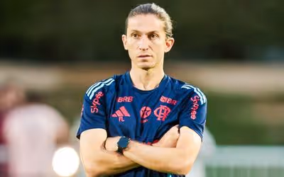 Flamengo vive ansiedade pela renovação com Filipe Luís