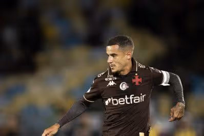 Coutinho celebra momento de Rayan no Vasco: 'Ele merece'