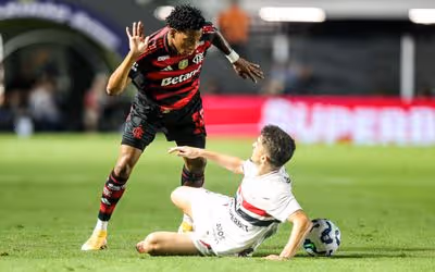 Flamengo acumula expulsões, e Samuel Lino admite que Plata prejudicou time