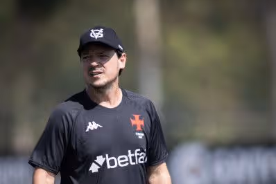 Diniz analisa momento do Vasco: 'É fruto de persistência e de um bom trabalho'