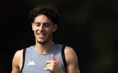Nuno Moreira desfalca Vasco pela primeira vez, e Diniz avalia opções