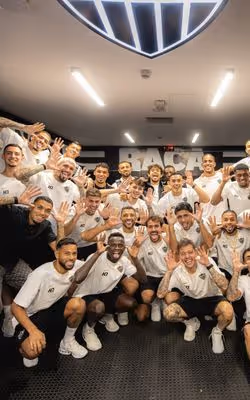 Jogadores, torcedores e Atlético-MG provocam Neymar: 'Joelho melhor'