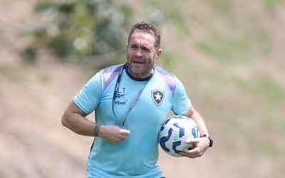 Auxiliar que saiu do Botafogo com Davide assumirá clube espanhol