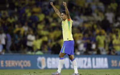 Defesa melhora, e Seleção repete sequência que não conseguia desde Era Tite