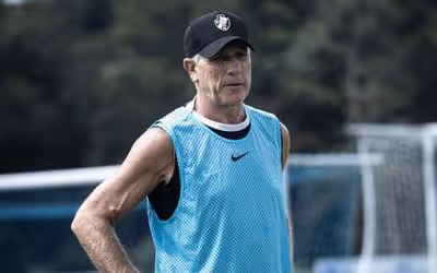 Vasco quer reforços, mas esbarra em crise financeira: 'Correr atrás de dinheiro'