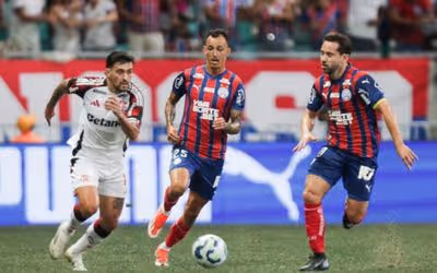 Flamengo joga com dois a menos, é derrotado pelo Bahia e perde liderança do Brasileirão