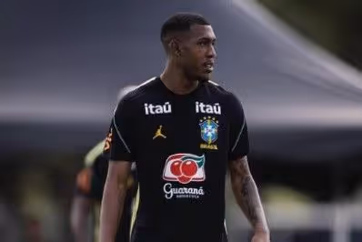 Ex-Vasco, Rayan abraça comparações com ídolo do Flamengo: 'Sou igual a ele'