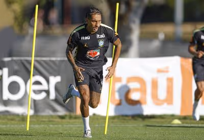 Ancelotti testa Raphinha de centroavante e nova formação na Seleção