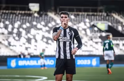 Loco Abreu será treinador do filho Diego no Tijuana, do México