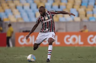 Ex-Fluminense está livre no mercado e aguarda propostas: 'Me dedicando e esperando'