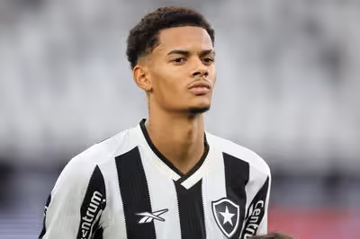 Newton cresce no Botafogo e se firma como opção no meio-campo