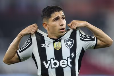 Botafogo define preço por Savarino e aguarda resposta do Fluminense