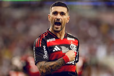 Flamengo retoma conversas e fica otimista para renovar com Arrascaeta