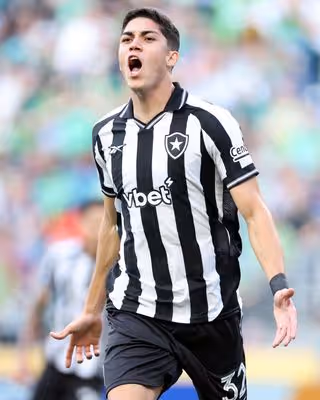 Botafogo vê Jair valorizado pelo Mundial e negócio com clube inglês pode melar