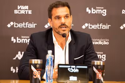 Vasco mantém busca por atacantes para aumentar opções de Diniz