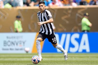 Fluminense realiza consulta por Savarino, do Botafogo