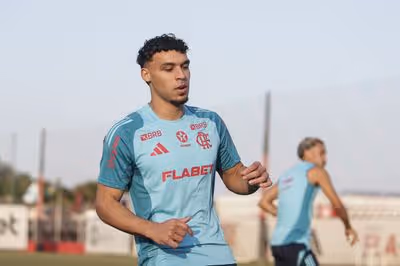 Flamengo negocia volante com o Atlético-MG e tem conversas avançadas