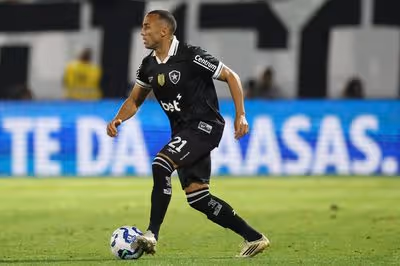 Com dor muscular, Marçal desfalca o Botafogo contra o Bahia e passará por exames