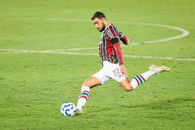 Com suspensão de Freytes, Fluminense terá mudanças na zaga contra o Internacional