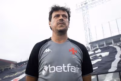 Diniz precisará fazer mudança na linha defensiva do Vasco para encarar o Flamengo
