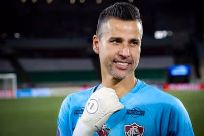 Fluminense homenageia Fábio pelos 45 anos: 'Lenda'