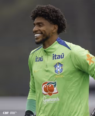 Milan tem interesse na contratação de ex-goleiro do Flamengo