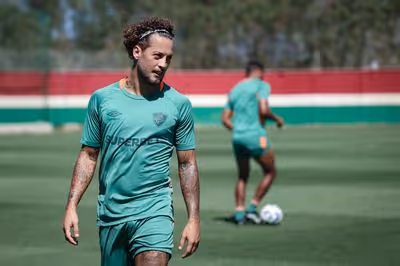 Guga completará 100 jogos pelo Fluminense e vive imbróglio por renovação