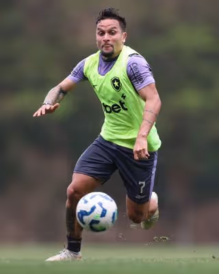 Depois de encerrar jejum, Artur vive expectativa por bom final de temporada no Botafogo
