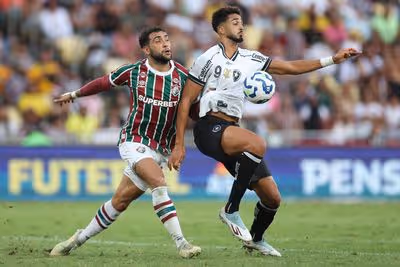Fluminense cola no Botafogo e já tem 50% de chances de G-6 no Brasileiro