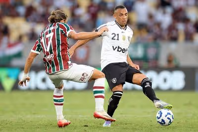 Botafogo abre negociações para renovar contrato de Marçal