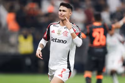 Luiz Araújo pede 'foco' no Flamengo por título brasileiro: 'Depende de nós'