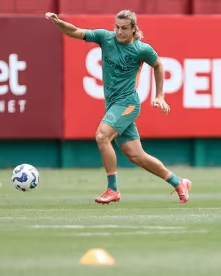 Fluminense democratiza gols e mostra força do elenco em temporada solidária