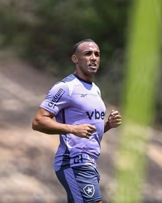 Marçal relata briga com atacante em preparação do Botafogo no Mundial: 'Saímos na porrada'